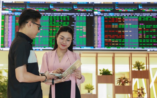 Chứng khoán ngày 22/6: Nhóm vốn hóa lớn dẫn dắt, VN-Index ghi nhận phiên tăng mạnh