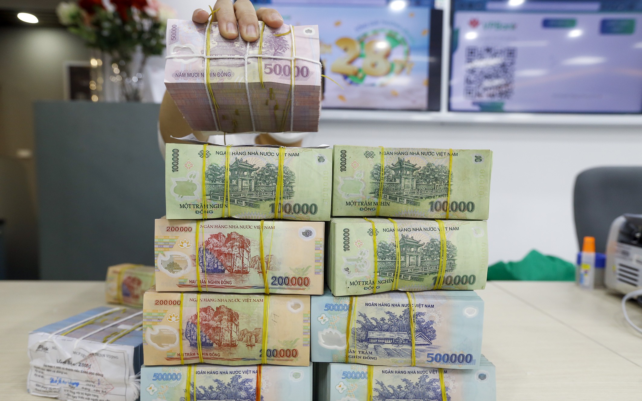 Thị trường tiền tệ tuần 8 - 12/6: Hút ròng hơn 25.700 tỷ đồng, lãi suất qua đêm hạ nhiệt