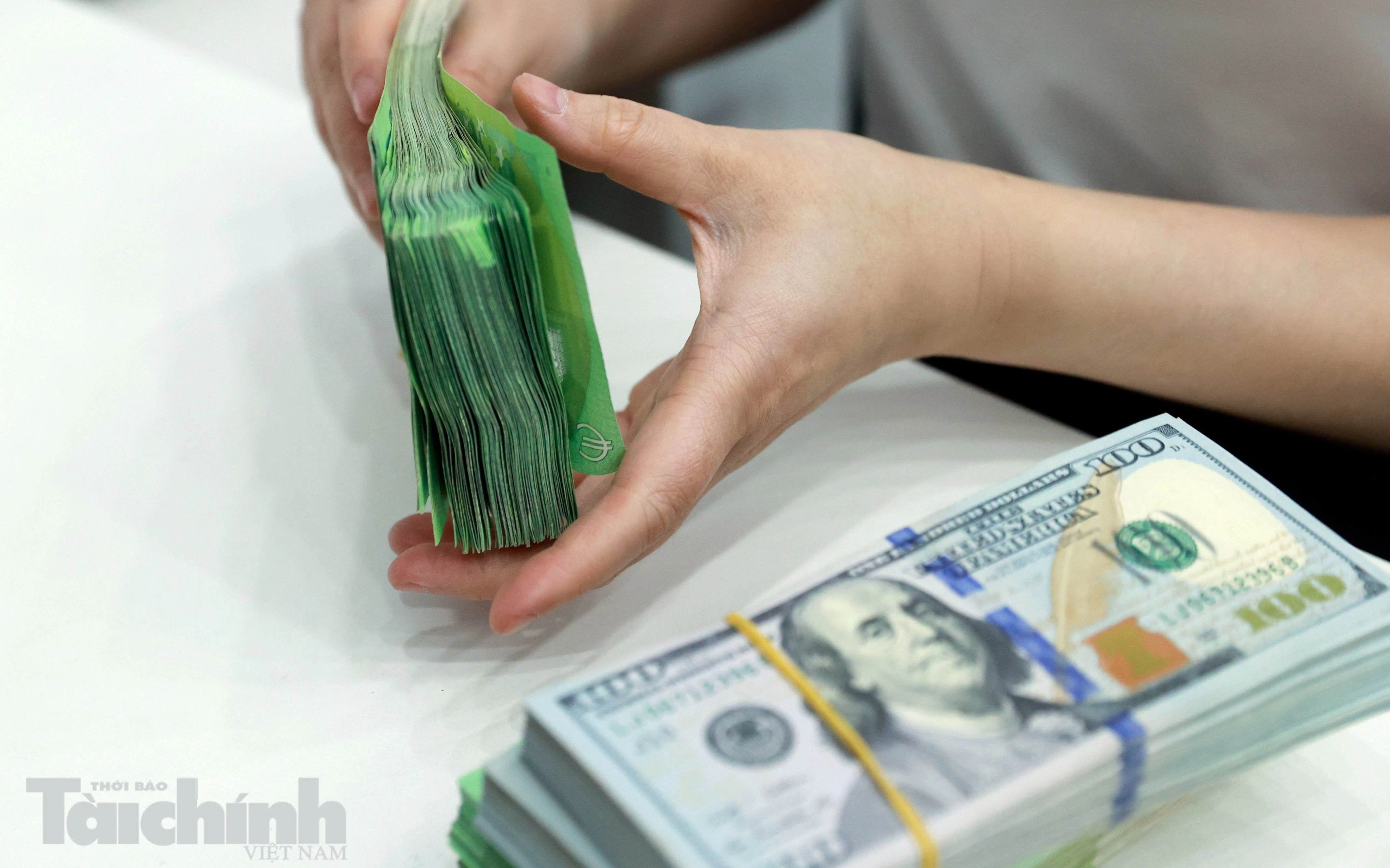 thi truong tien te tuan 5 9 10 lai suat qua dem xuong duoi 1 vnd thuoc nhom hiem hoi tang gia truoc usd