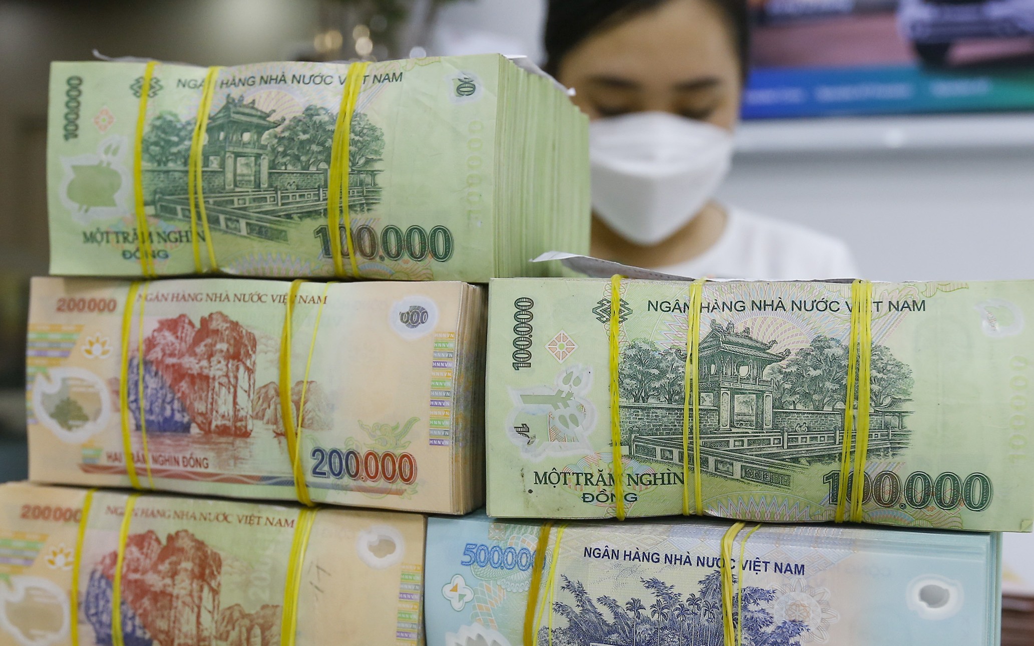 Nới trần vốn ngắn hạn mở thêm dư địa tái định giá cổ phiếu ngân hàng