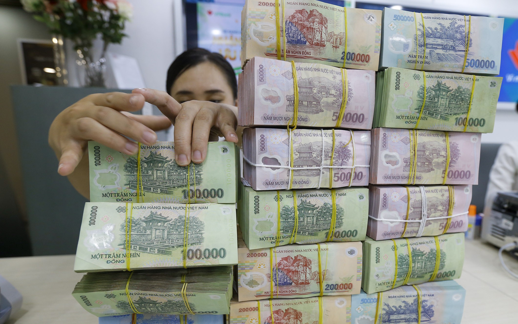Lãi suất đầu vào lên mặt bằng mới, ngân hàng trước áp lực chi phí vốn và nợ xấu