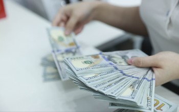 Nhập siêu kéo dài, tỷ giá USD/VND vẫn “đứng vững” nhưng lãi suất khó hạ nhiệt