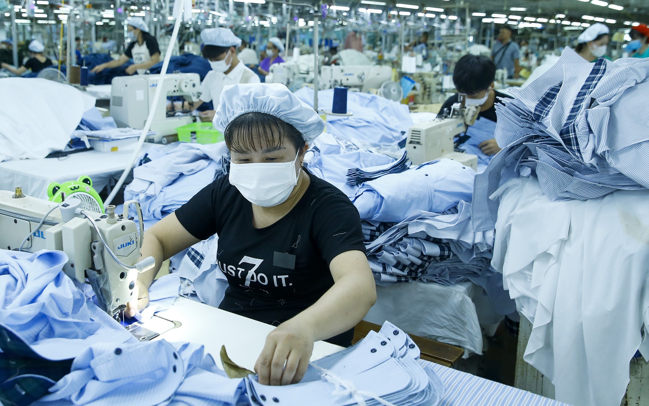 Việt Nam duy trì sức bật tăng trưởng giữa bối cảnh toàn cầu nhiều biến động