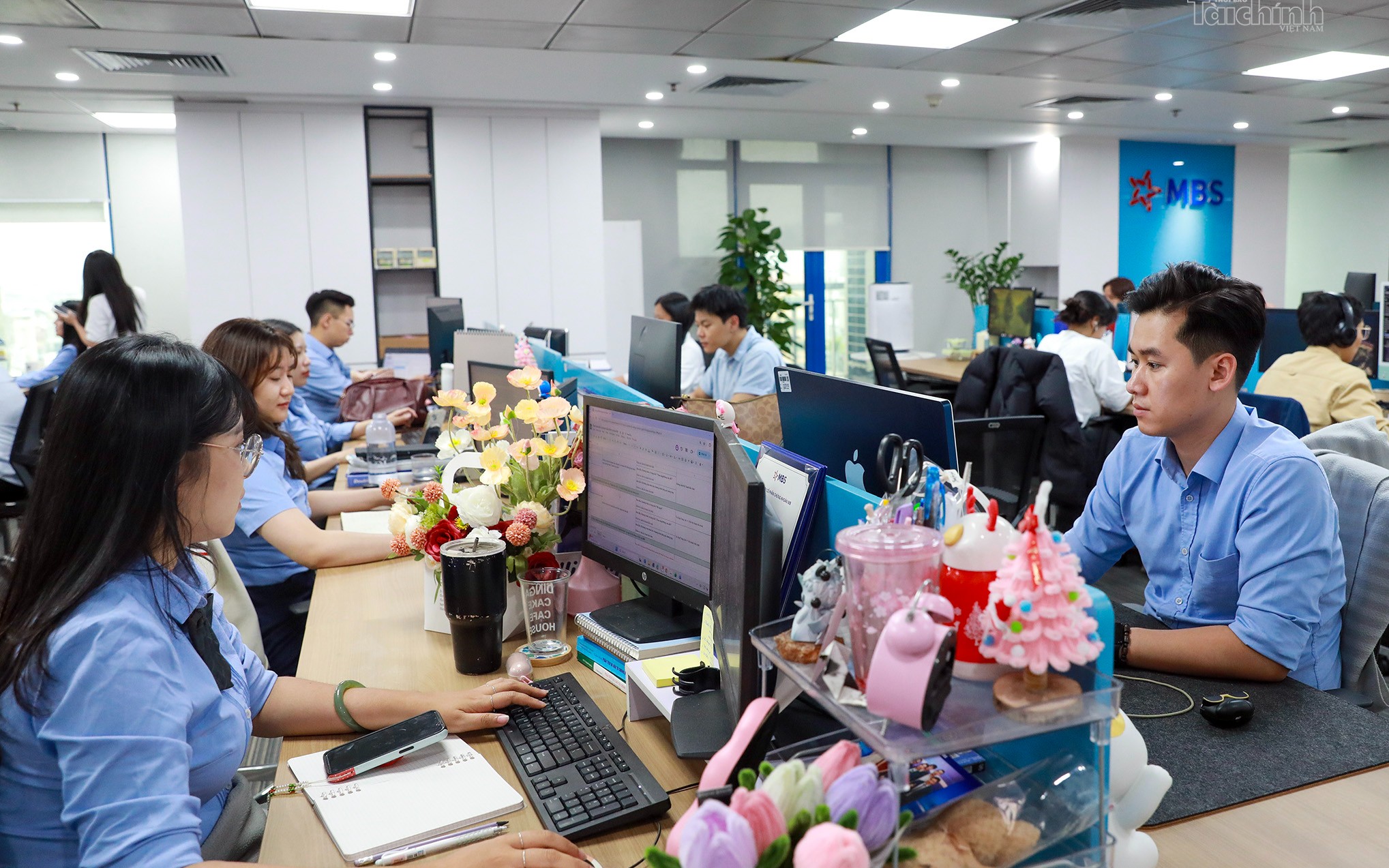 Hoàn thiện khung pháp lý cho hoạt động đăng ký, lưu ký và thanh toán chứng khoán