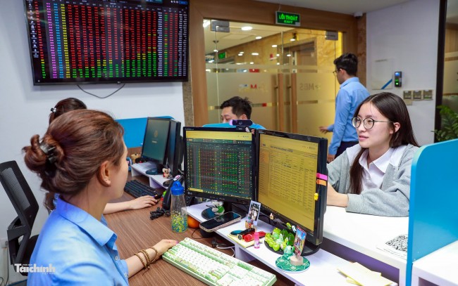 Chứng khoán ngày 9/7: VN-Index giảm điểm, dòng tiền thận trọng sau nhịp phục hồi