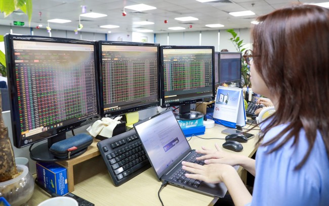 Chứng khoán ngày 30/6: VN-Index giữ sắc xanh, nhịp hồi vẫn cần thêm lực đẩy của dòng tiền
