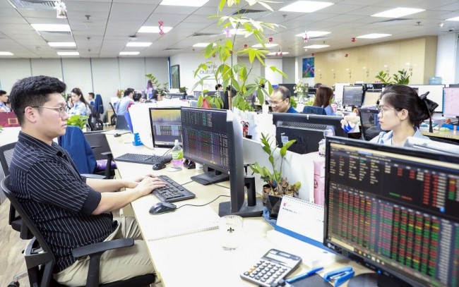 Triển vọng chứng khoán nửa cuối năm từ nền tảng vĩ mô