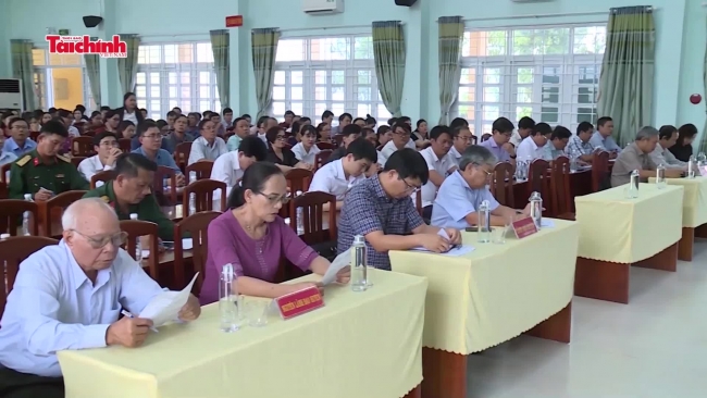 Bộ trưởng Bộ Tài chính Hồ Đức Phớc tiếp xúc cử tri tại Bình Định