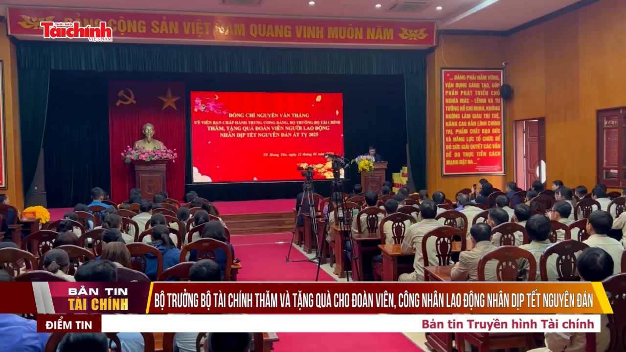 Bộ trưởng Bộ Tài chính thăm và tặng quà cho đoàn viên, công nhân lao động nhân dịp Tết Nguyên đán